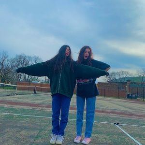 Meet your Posher, Izzi